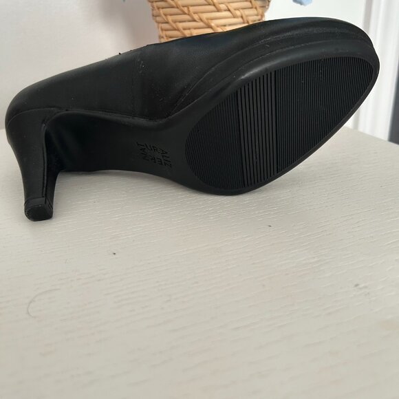 Leather Black Pumps - Picture 4 of 4